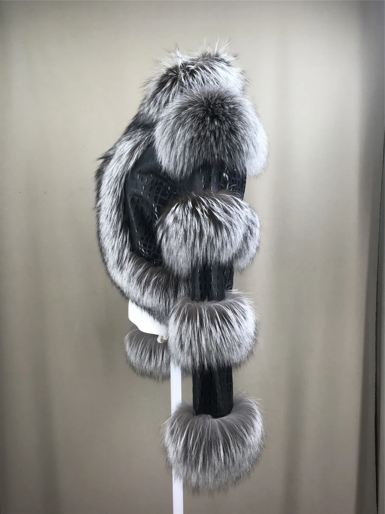 Рисунок 4 - Короткая куртка из натуральной овечьей кожи