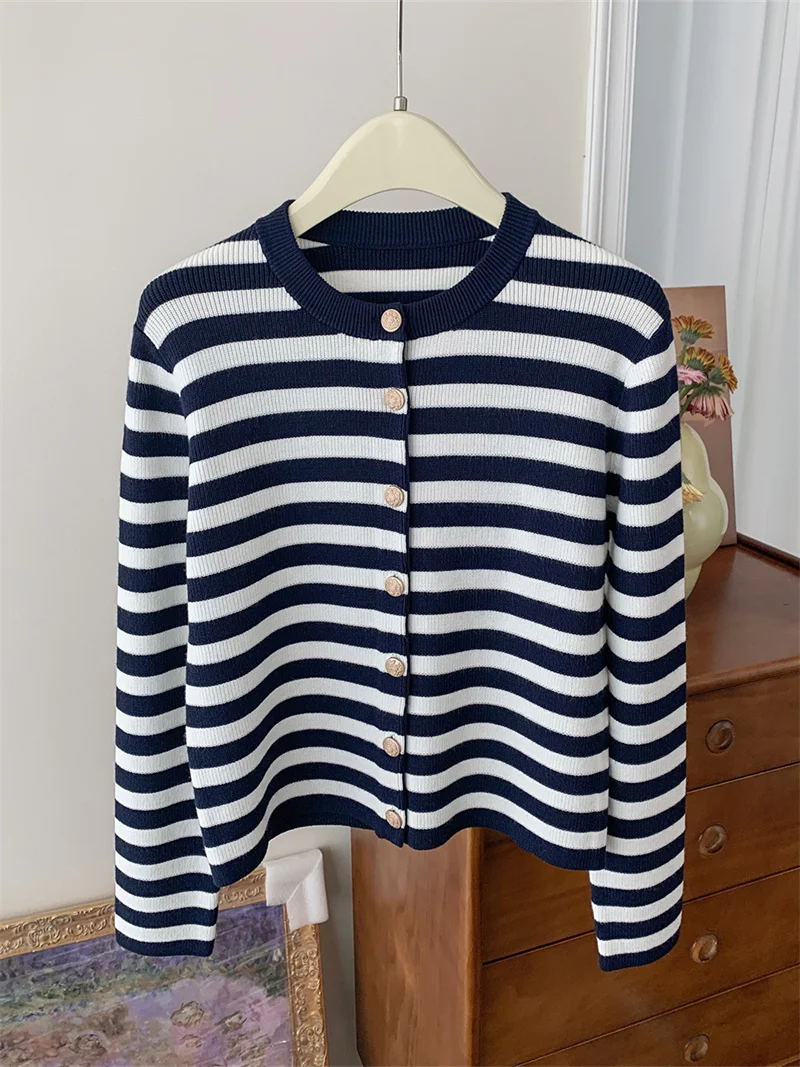 

Женский вязаный кардиган с металлическими пуговицами, классический полосатый кардиган с круглым вырезом, женский свитер с длинным рукавом на раннюю весну 2024