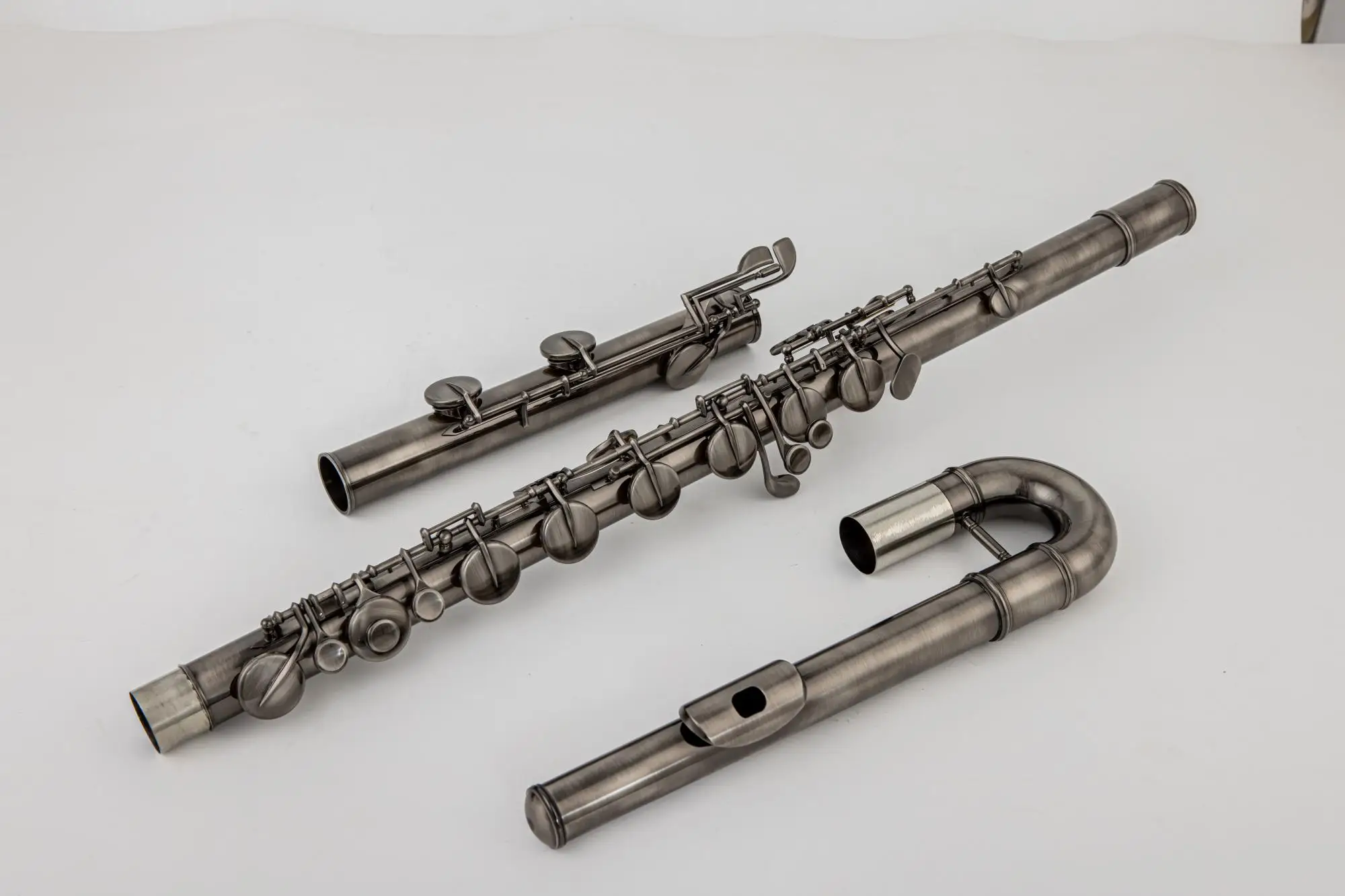 

Реальные фотографии, флейта с настройкой 16 клавиш, закрытые отверстия, черные никелевые обшивки, деревянные приборы со стандартным соплом, бесплатная доставка