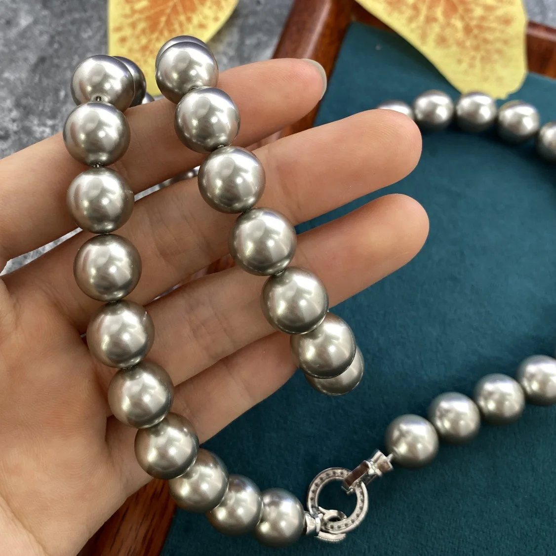 Retro fashion high quality grey round pearl necklace female simple niche clavicle chain
