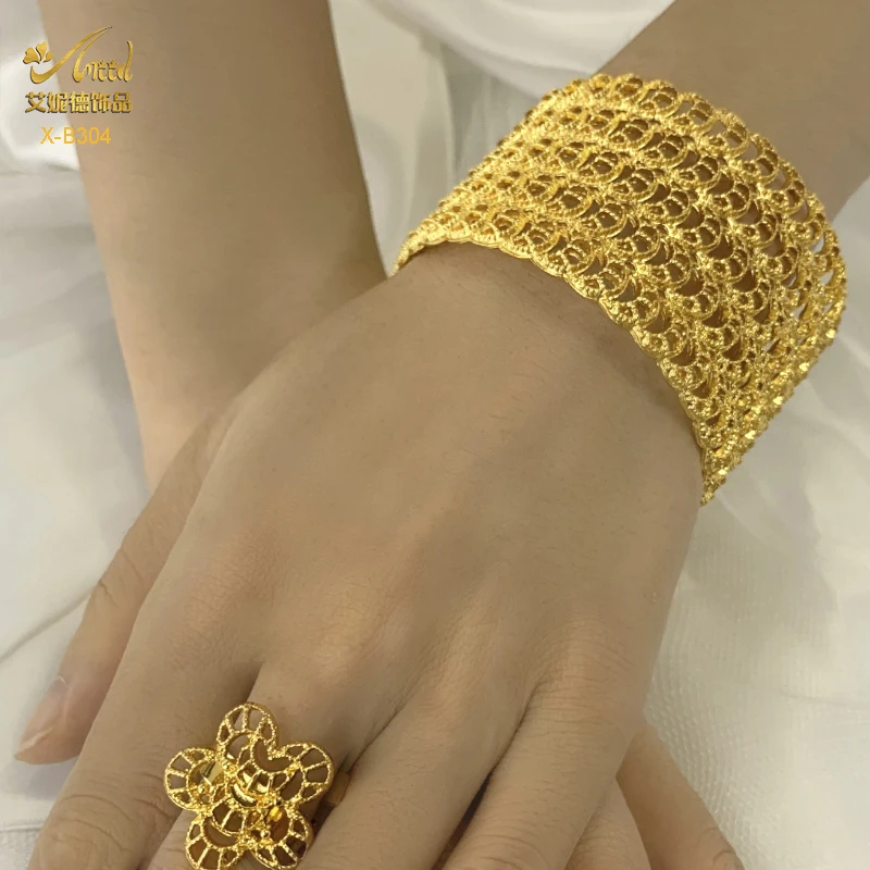 Marvellous Artistic Gold Bracelet