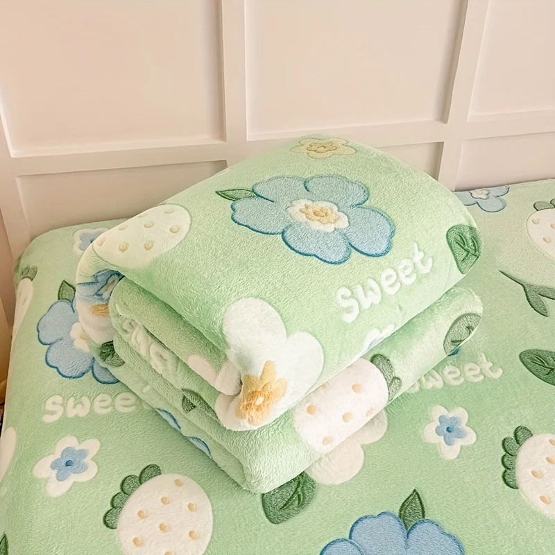 1 piece floral print soft flannel blanket – suitable for use on beds, sofas，suitable for all seasons. - 4
