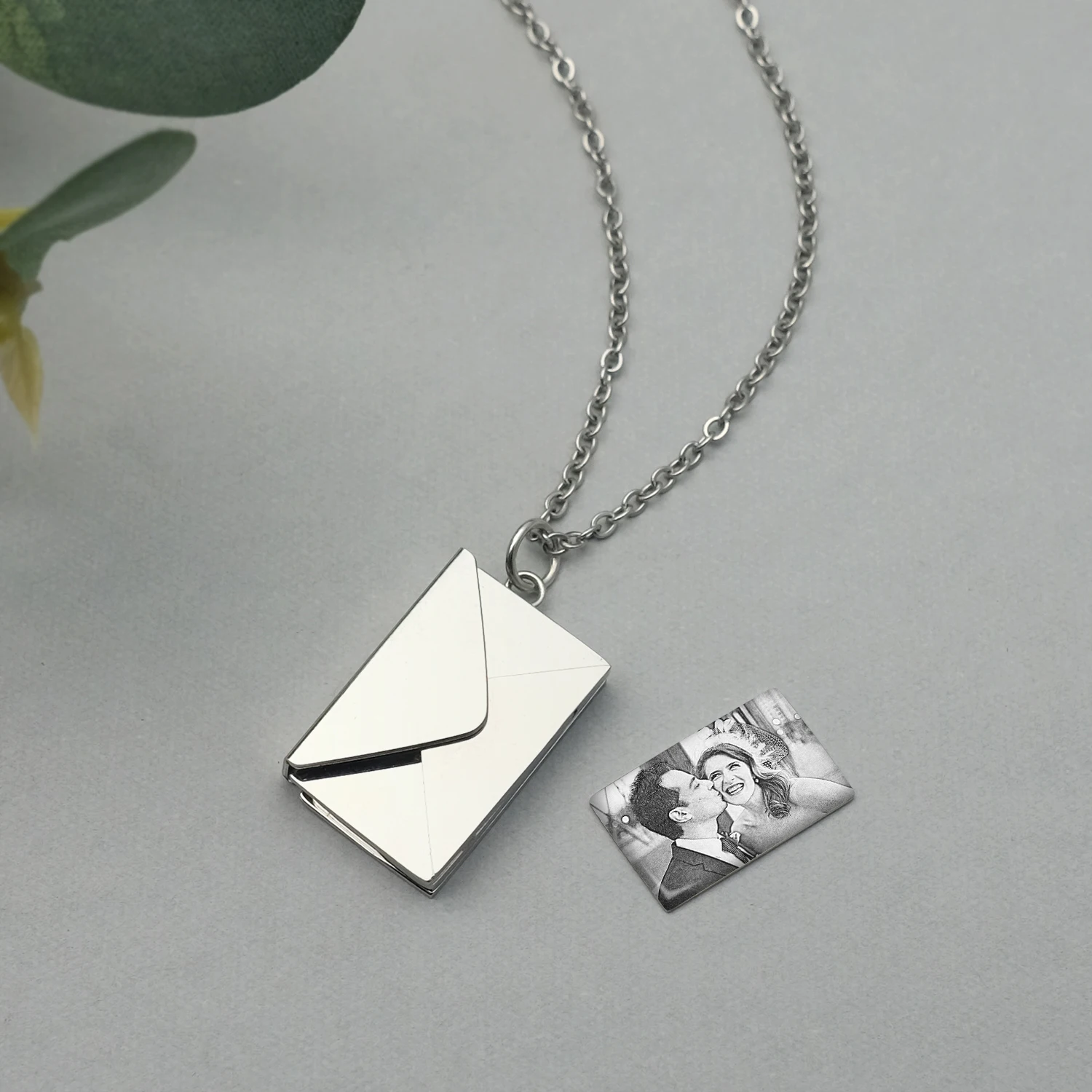 Envelope Picture in Necklace 4 | Envelope Picture in Necklace 4