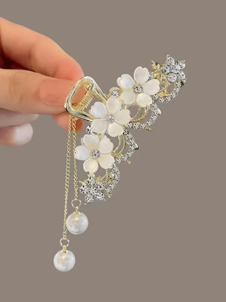 1 Stück Vintage rote Rose Glitter Diamant Quaste Grab Clip weibliche Rückseite des Kopfes halbe Krawatte Haars pange Temperament Hai Clip alt – Detail 2