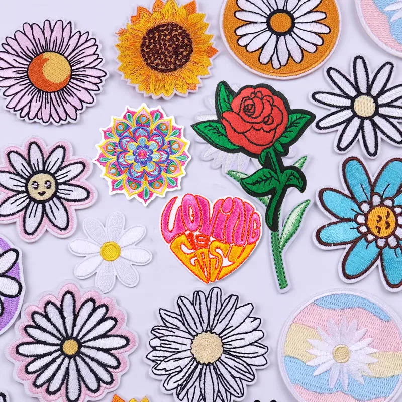 TIESOME 22 stuks zonnebloem opstrijkbare patches, kleurrijke bloemen geborduurde applicaties kleding reparatie patch borduurwerk doe-het-zelf naaien patches voor jeans jas 22 kleuren 2,3 x 2,3 cm