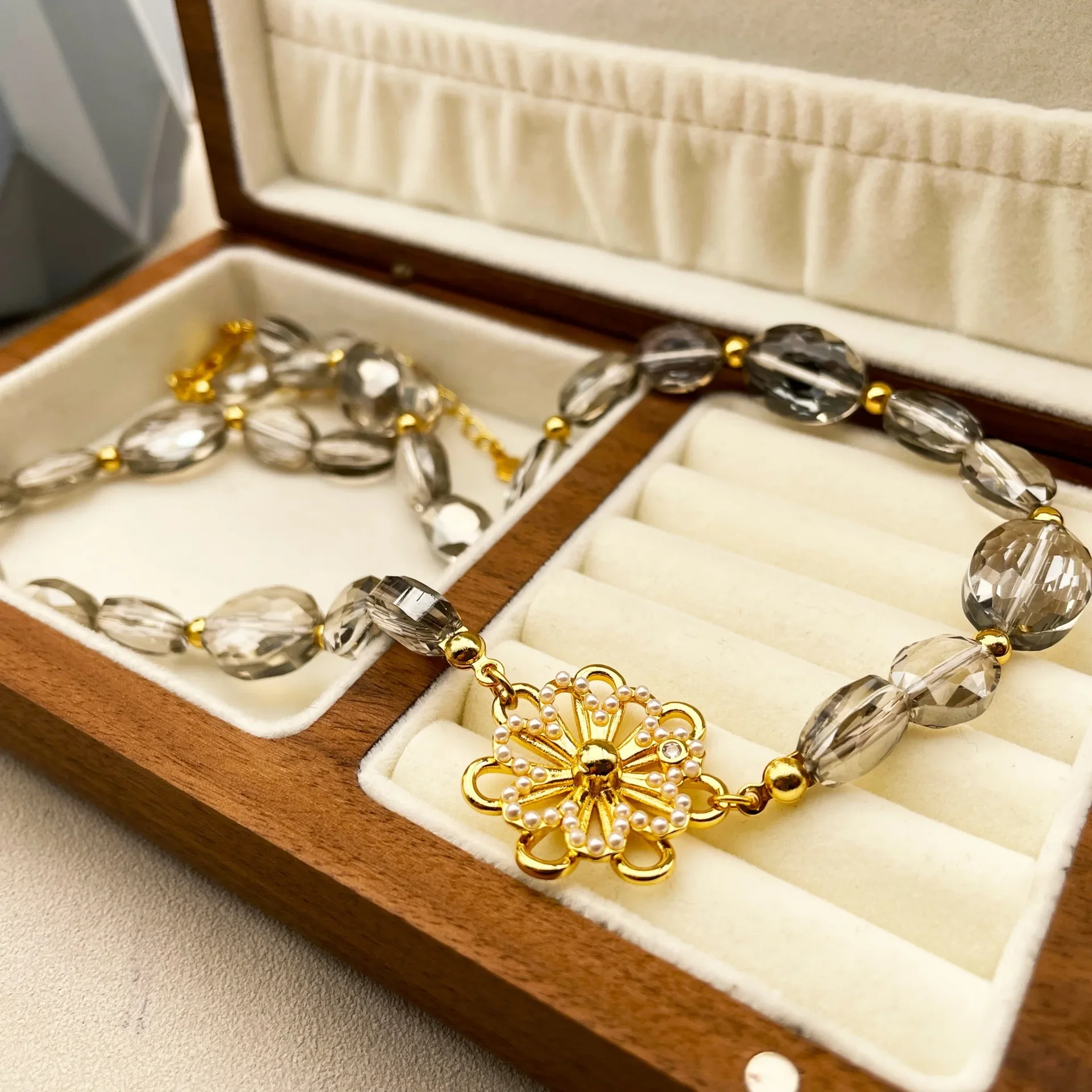 2023 New Fashion Jewelry Camellia Flower Crystal Glaze Necklace