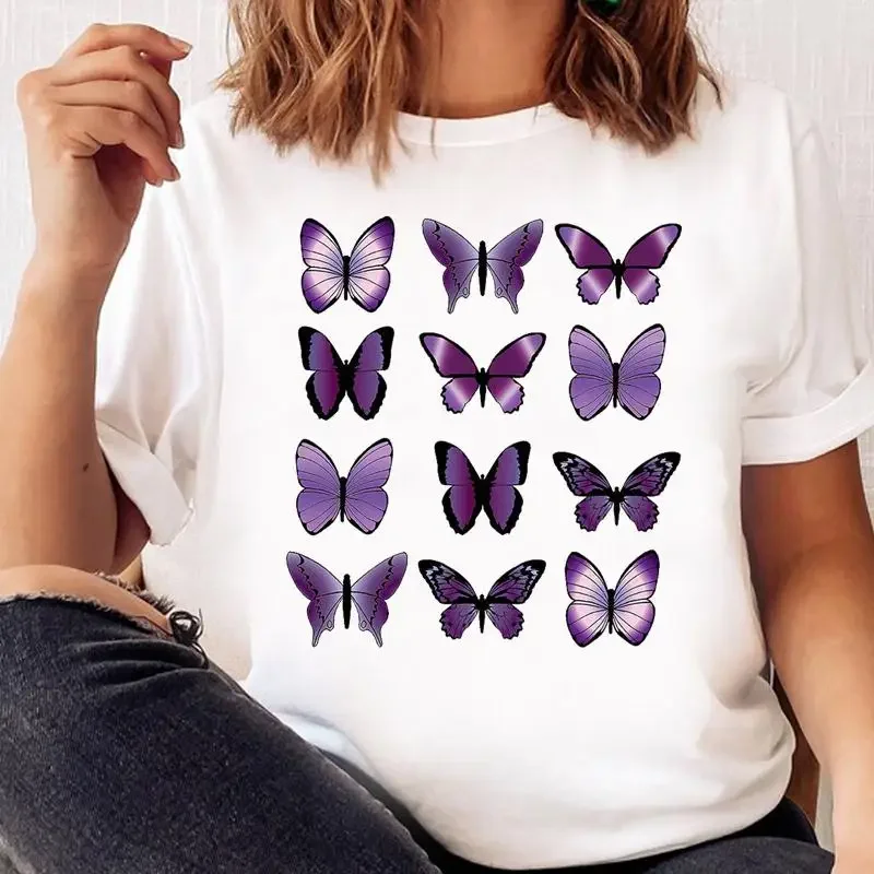

Женская футболка в стиле 90-х с принтом в виде бабочек