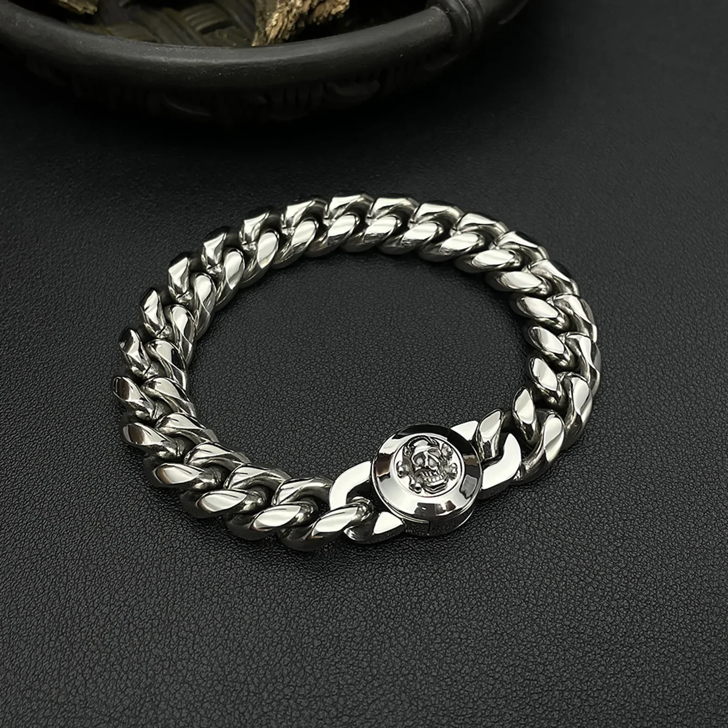 CHUANGCHENG Trendy and Creative Design Cuban Chain Stainless Steel Skull Bracelet