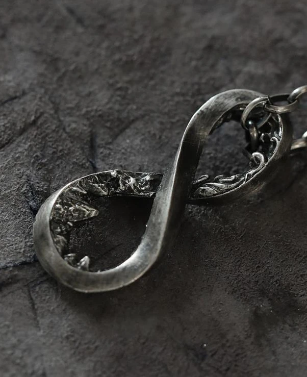 New 2023 Vintage Fashion Mobius Ring Necklace Unisex Hip-hop Punk Long Pendant Banquet Jewelry Accessories Gift