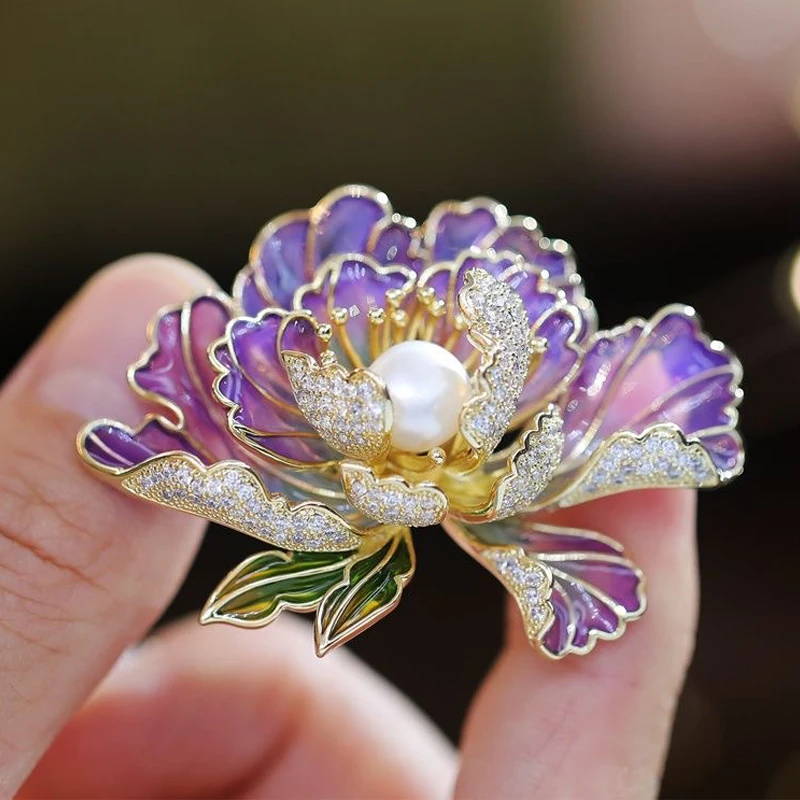 中国風の紫牡丹の花のブローチ女性のための上品な植物パール光沢