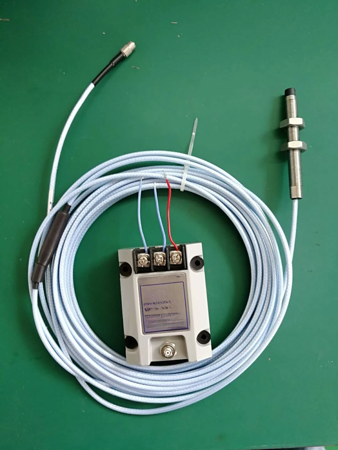 

Moving Sensor Axial Translation Transmitter Proximitor