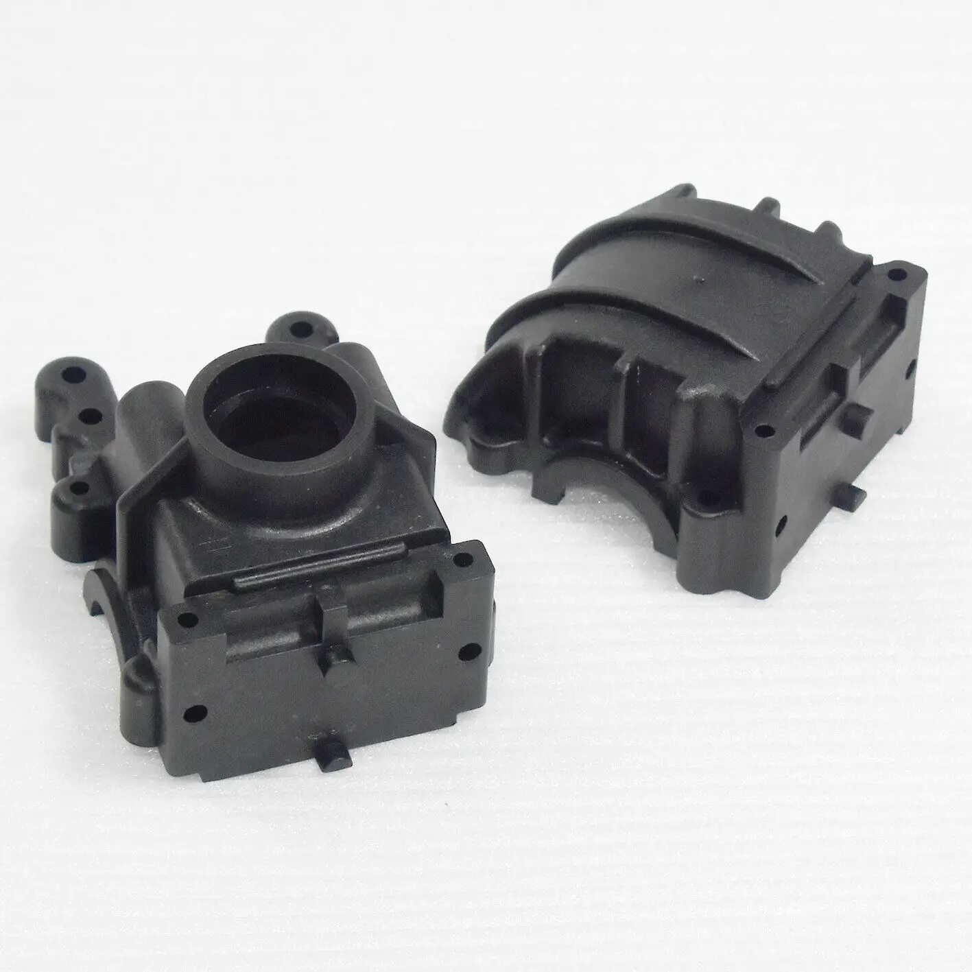Boîte de vitesses HSP 50007 installée sur un châssis de camion monster RC 1/5 essence