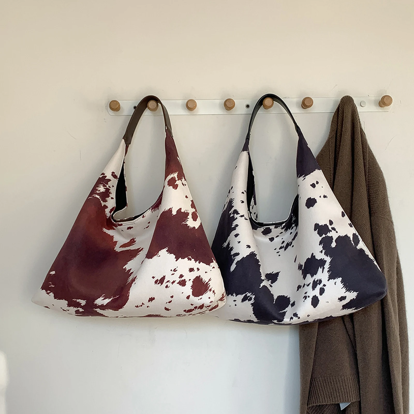 Women Girls Cow Print Hobo Underarm Bags Fashion Casual Tote Bag Underarm Handbags for School Work Shopping Travel Daily Use