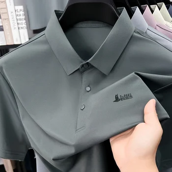 Polo a maniche corte da uomo con piccolo logo ricamato, stile casual, vestibilità comoda per l'uso quotidiano, l'ufficio e il weekend