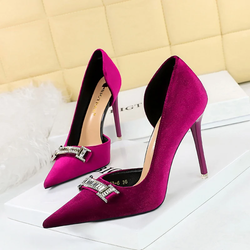 

2024 New Autumn Velvet Woman Shoes Fashion Women's Pumps Pointed High Heels Rhinestone Decoration Shoes For Women Zapatos Mujer