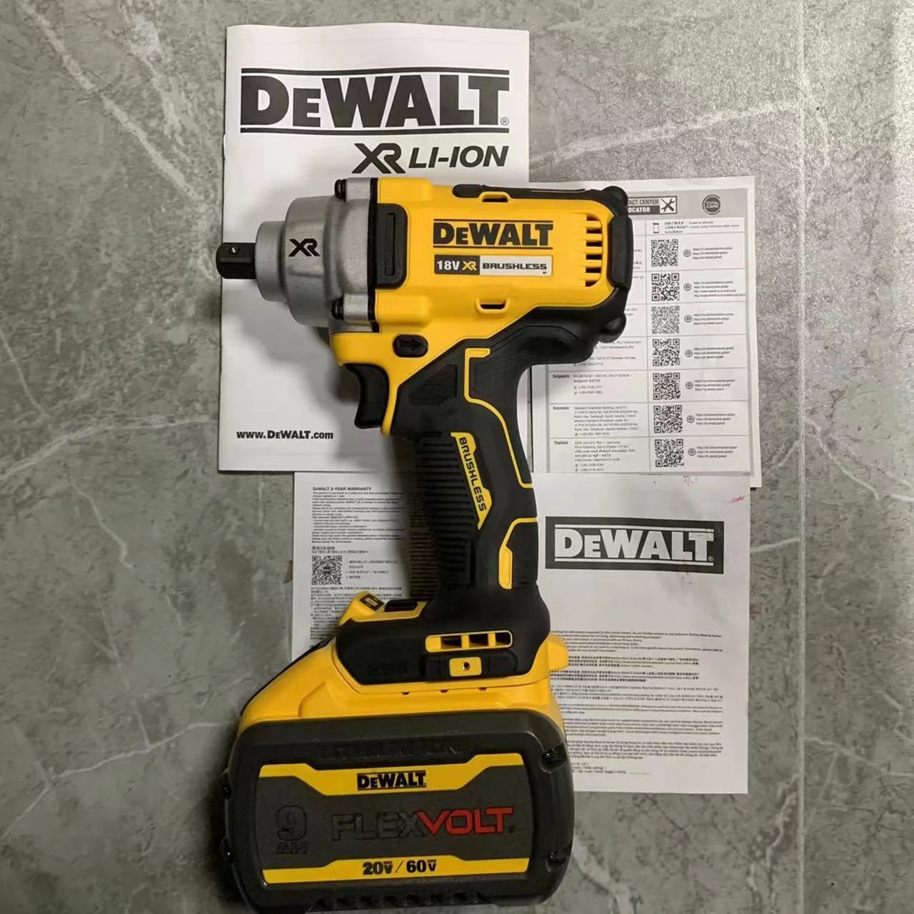 DEWALT DCF8941/2in Mid-Range Brushless Impact Wrench With Detent Pin Anvil 18V Lithium 447NM Including 9.0AH battery