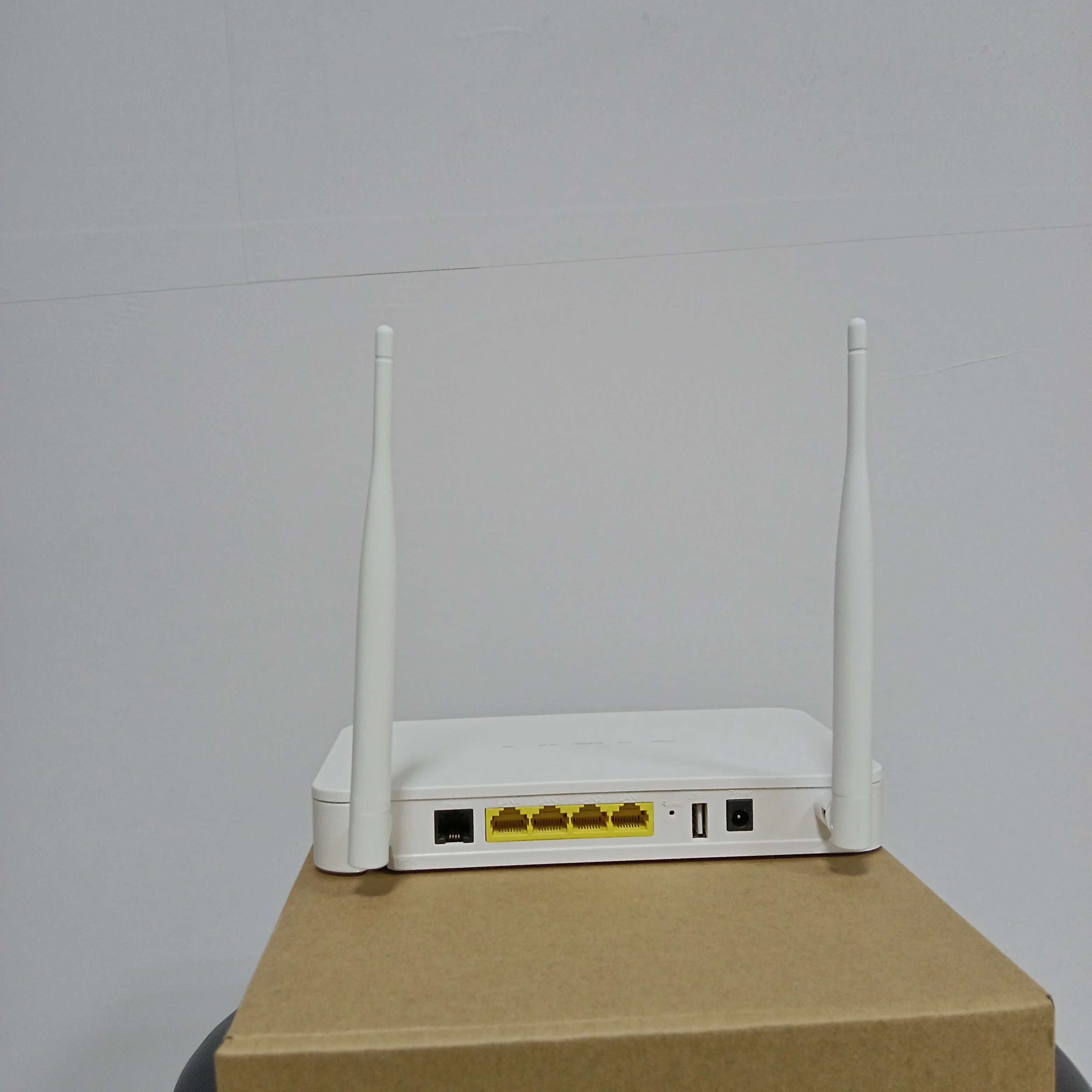 New For ZXA10 F670L Gpon ONU 4GE+1POTS+USB+WIFI 2.4&5G V7.1