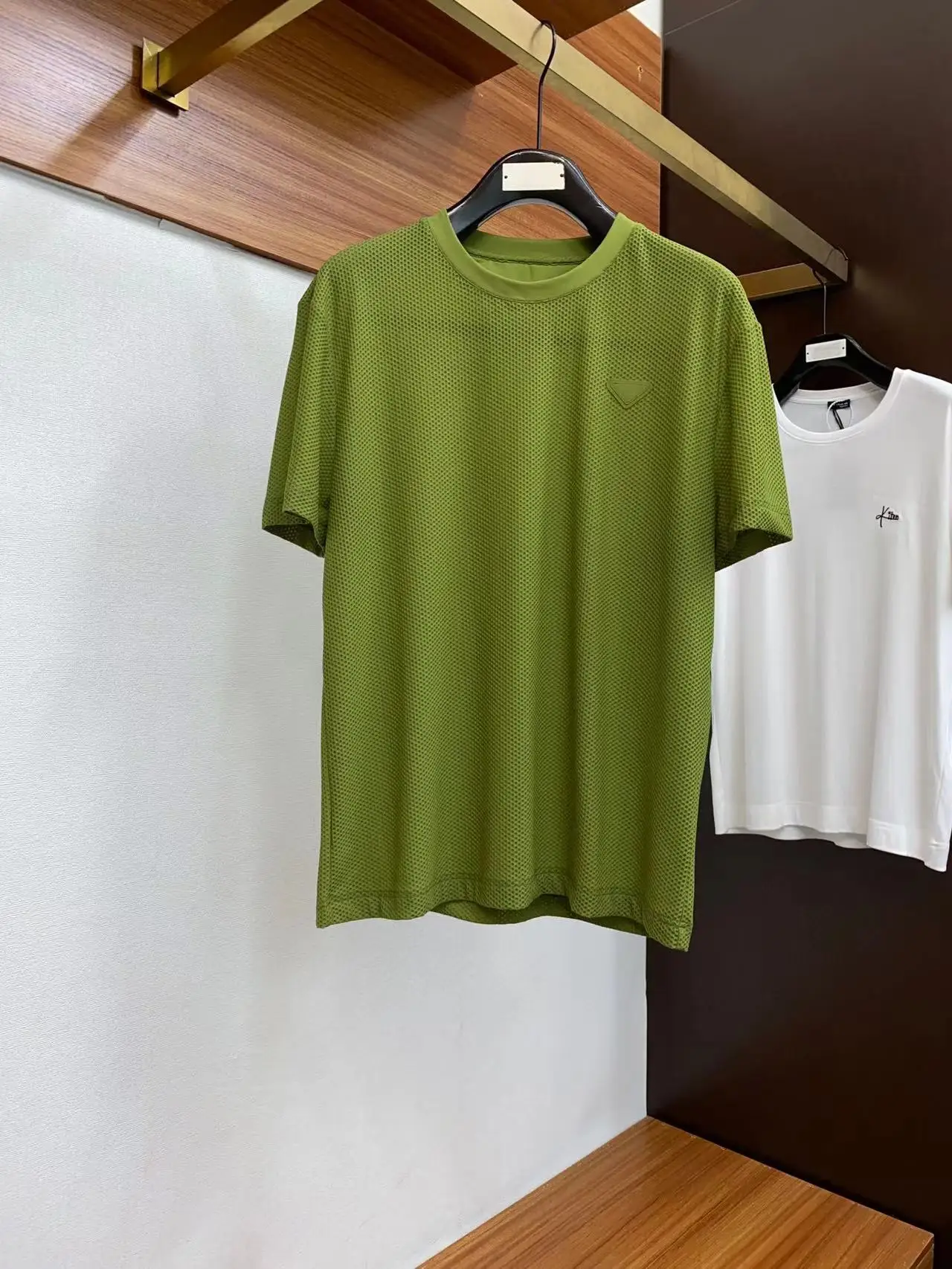 thumbnail image 1 of Nueva camiseta de verano de manga corta con cuello redondo y diseño de panal transpirable, 1 of 5