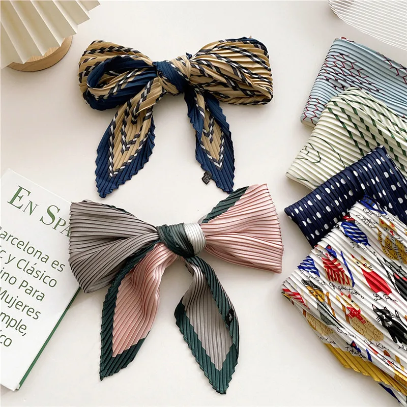 

2022 Spain Luxury Brand Women Wrinkle Square Silk Scarf Female Fashion Style Print Soft Scarves Lady Summer Beach Shawls 70*70Cm