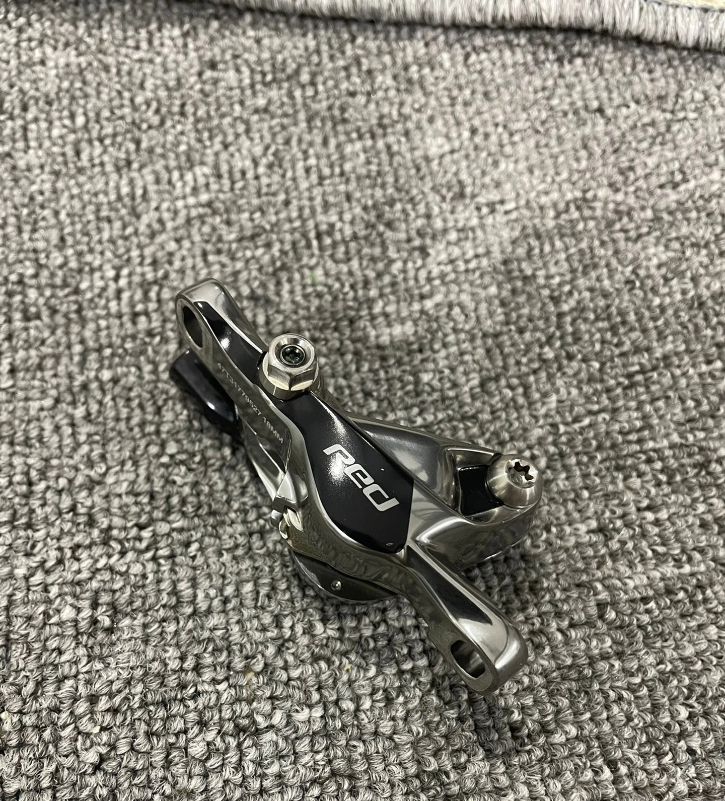 

SRAM RED hydraulic disc brake post mount