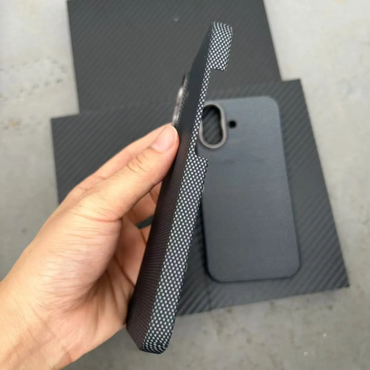 Luxury Kevlar Ultra-Thin Lightweight Phone Case with MagSafe and Anti-Bumping Protection
