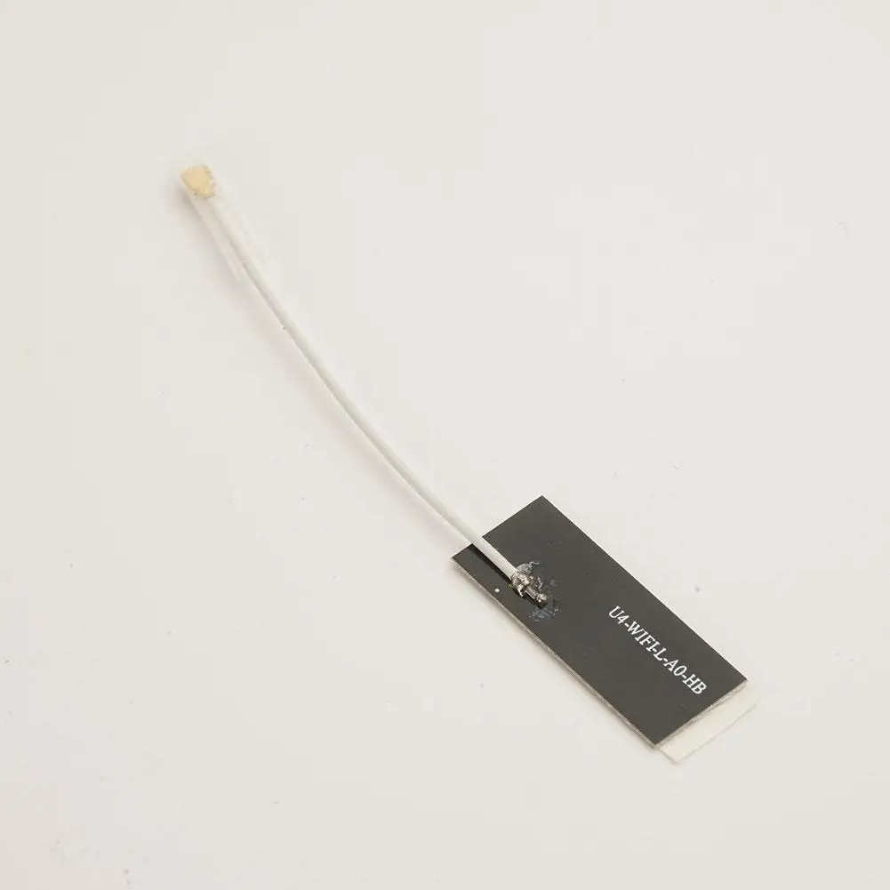 Gros plan sur l'antenne FPV PCB double fréquence 2.4G/5G/5.8G pour ELRS
