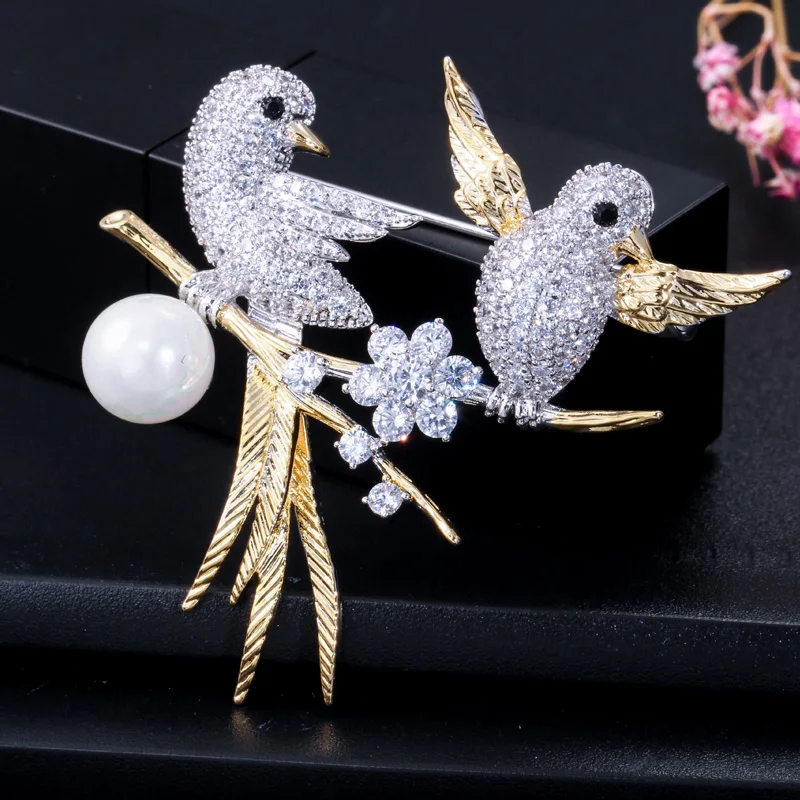 

ThreeGraces Shiny Cubic Zirconia 2 Tone Gold Color Animal Bird Shape Brooches for Women Luxury Banquet Party Jewelry XZ025