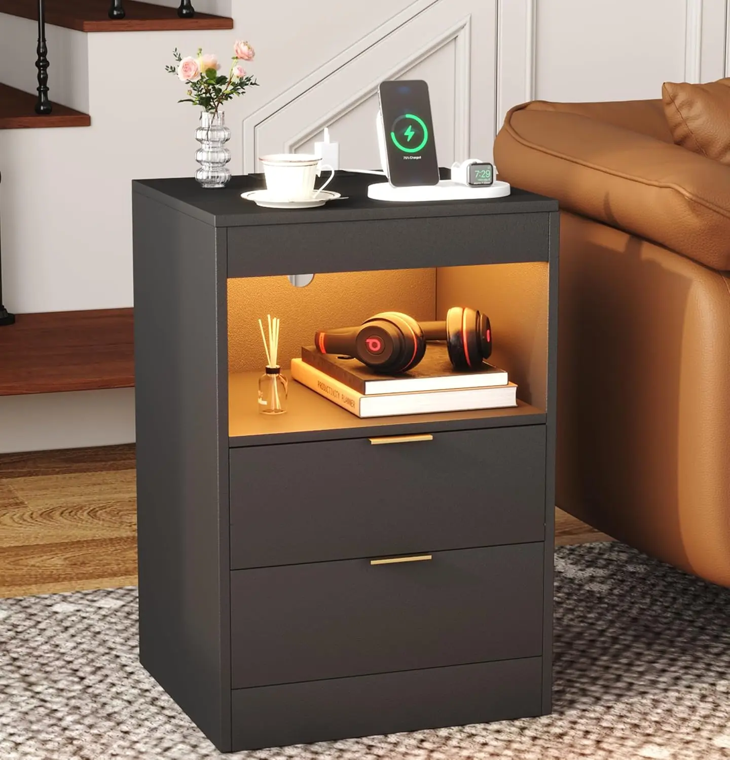 e مع قاعدة شحن ودرجين، وطاولة جانبية للأريكة السود...