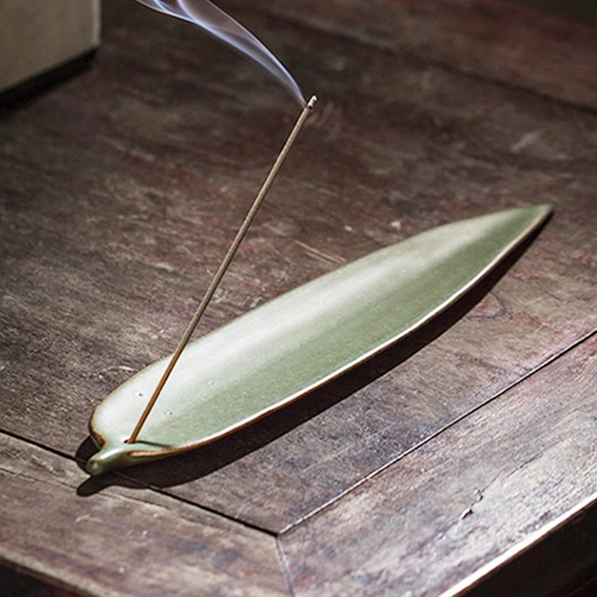 

New Chinese Bamboo Leaf Ceramic Incense Insertion and Zen Creative Home Ceramic Crafts