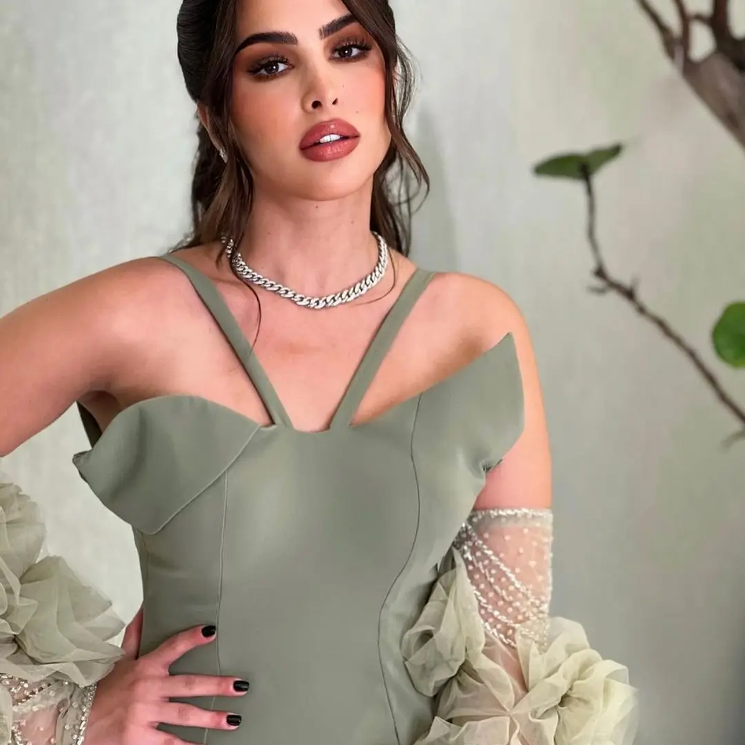 Рисунок 2 - Женское вечернее платье с разрезом спереди