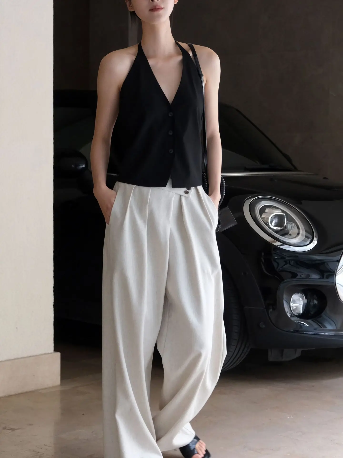 

Summer women's casual solid color backless camisole vest