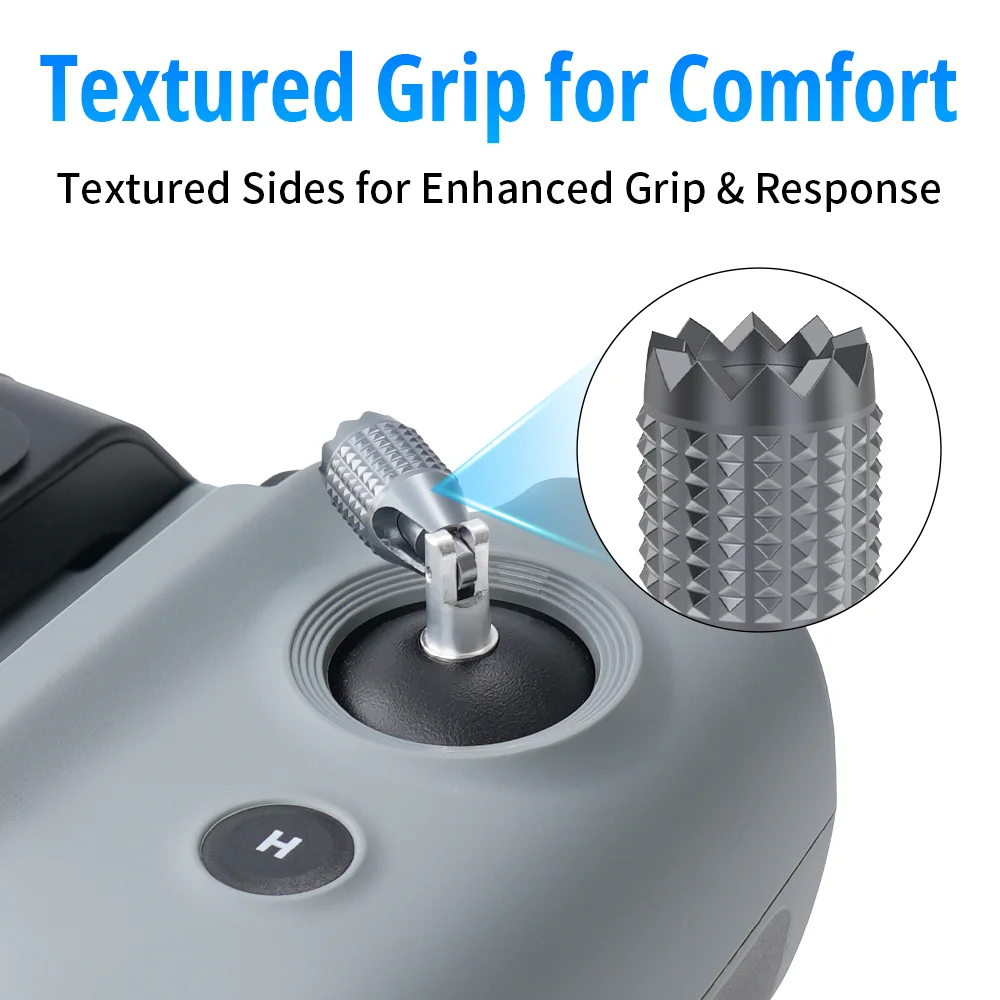 Mains tenant la manette RCSTQ, sticks au pouce en action, compatible Potensic Atom2/2S.