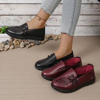 Vintage wine red color, versatile, soft sole, one-piece slip-on work shoes for commuting 1