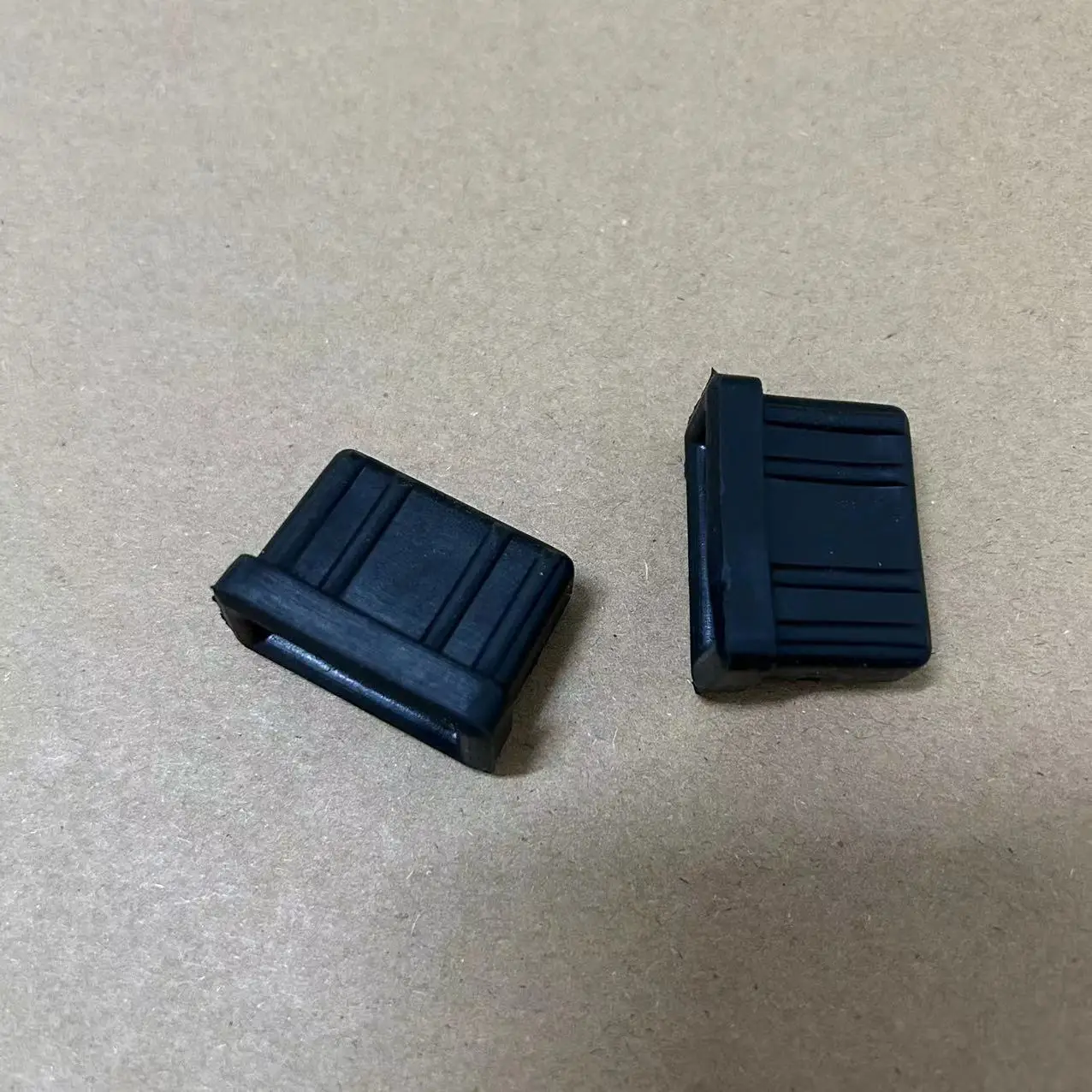 

1pc for BMW 3 Series 5 Series 7 Series X1 X3 X4 X5 X6 N55 Original Engine Hood Cover Rubber Pier Sleeve