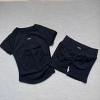 Ensemble de sport 2 pièces pour femme : T-shirt sculptant à manches courtes sans couture et short de sport pour le yoga, le fitness, l'entraînement et la course 3