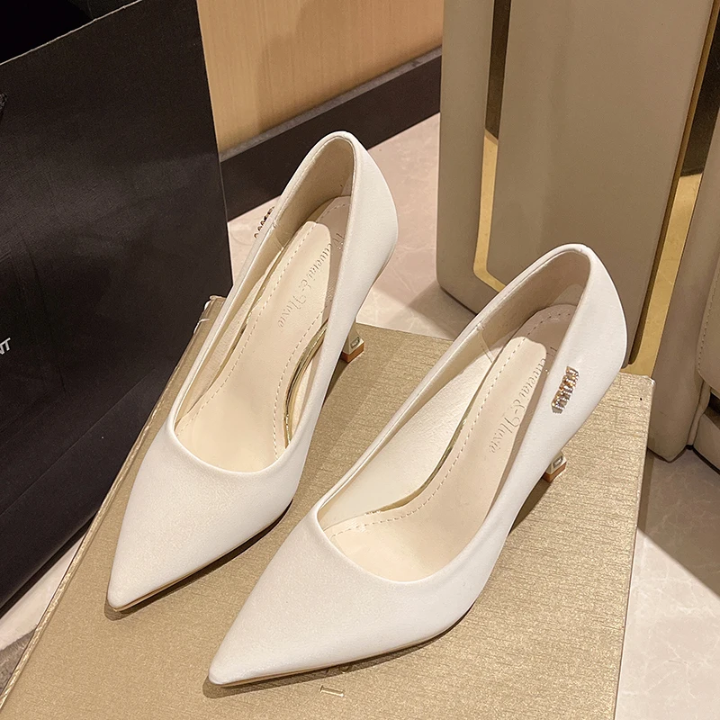 

Женские туфли-лодочки на высоком каблуке, с острым носком