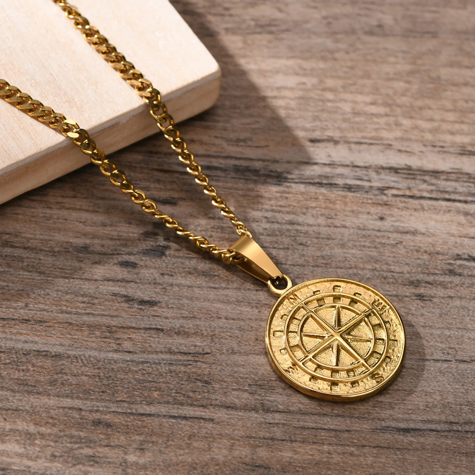 Travel Compass Pendant Necklaces for Men Simple Round Gold Color Stainless Steel Chain Hip Hop Jewelry Male Gifts Wholesale