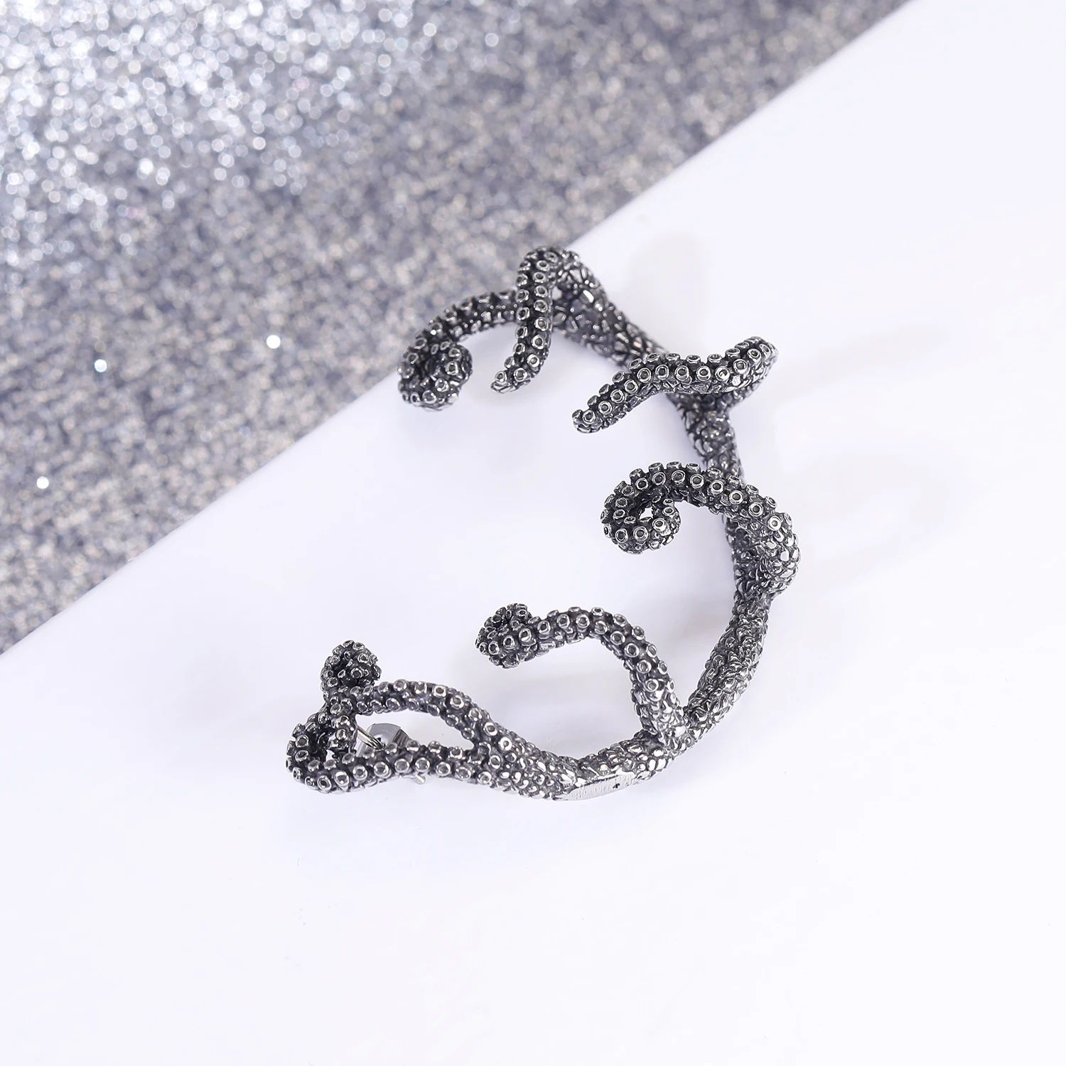 ZS 1/2PCS Dragon Claw Earring Gothic Jewelry Women Men Octopus Tentacles Earring Ear Cuff Punk Studs Earring Vintage Ear Cuff