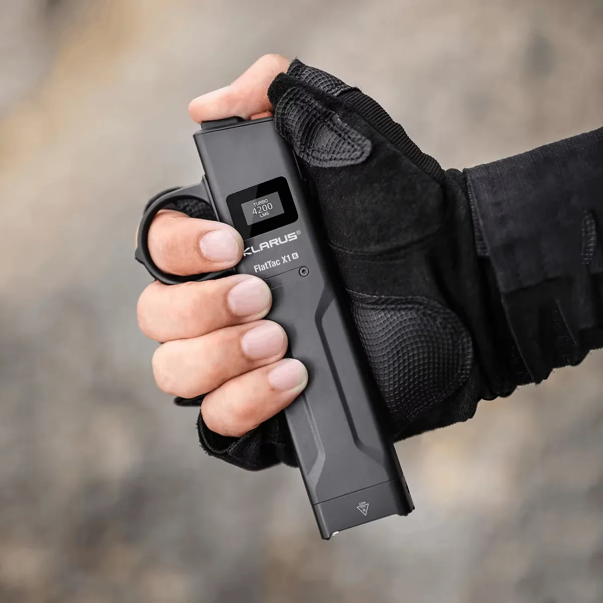 Ultra Thin Tactical Flashlight with Luminus SST 70 LED for Outdoor Emergency