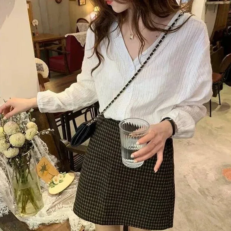Women's Long Sleeve Lace Blouse V-neck Buttons White Shirt Elegant Loose Tops Ladies Casual Clothes Spring Autumn 8208