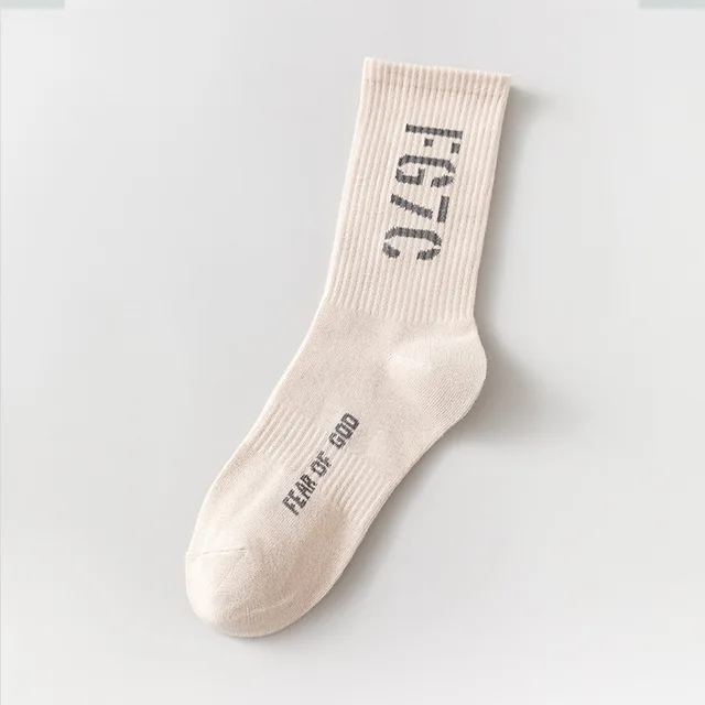 New European and American spring and autumn hip-hop fashion socks personality male alphabet socks sports skateboard leisure sock wk179-11