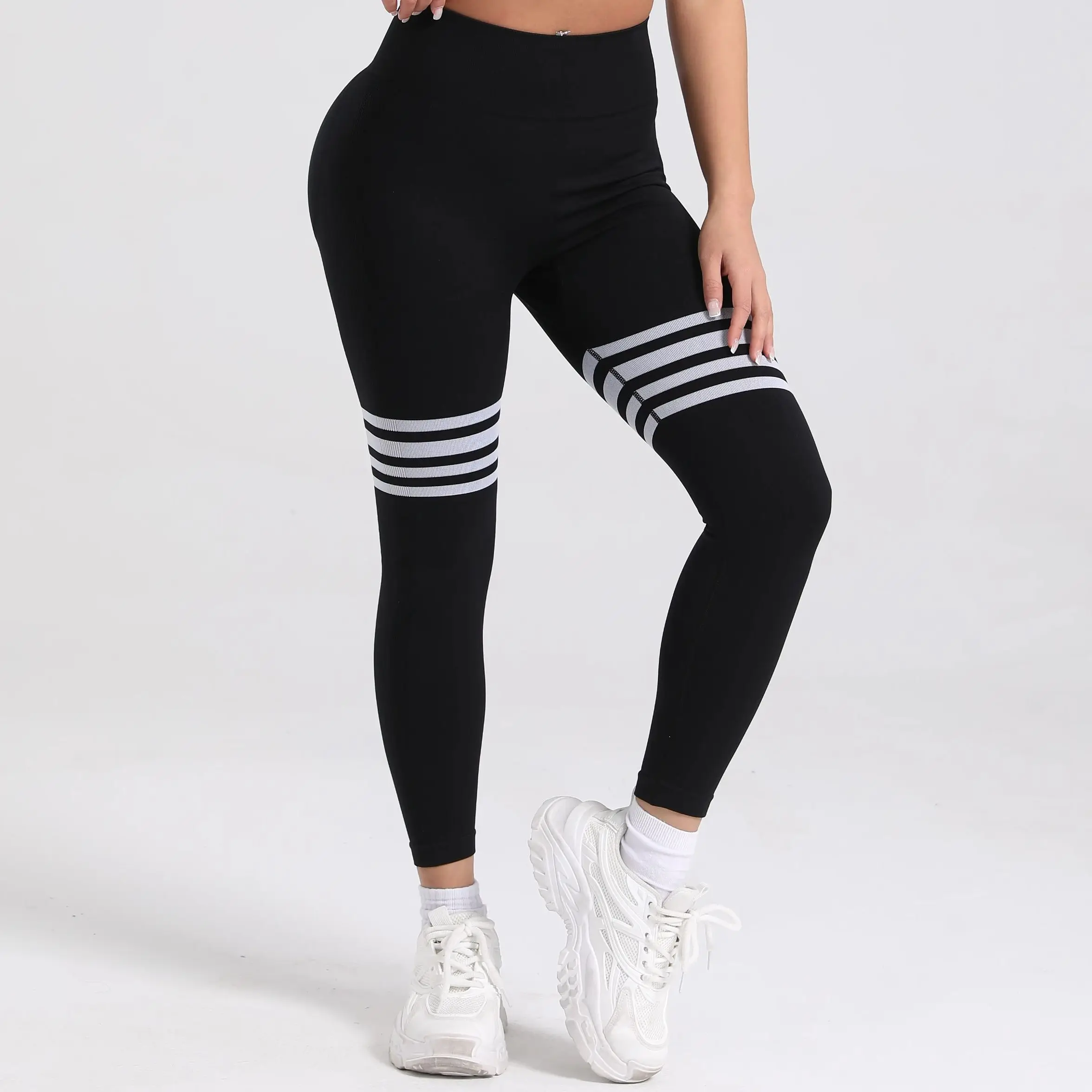 V-Back Butt-Lifting Leggings 2