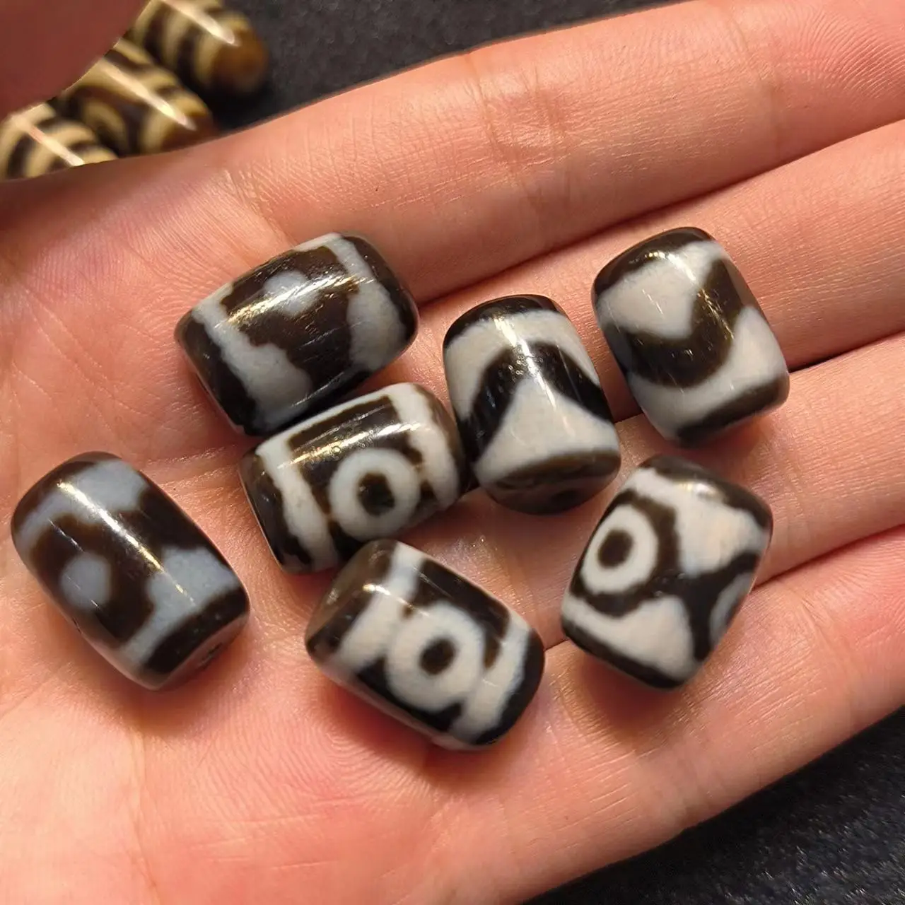 

1pcs/lot natural agate dzi barrel beads Black and White weathered pattern Various patterns retro ethnic style jewelry amulet
