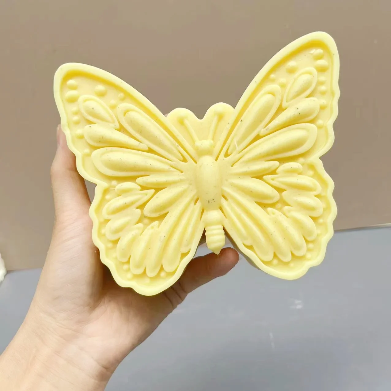 대형 나비 조각 패턴 원통형 촛불 실리콘 몰드 나비 모양 촛불 몰드 나비 공 수지 몰드, 10-16cm