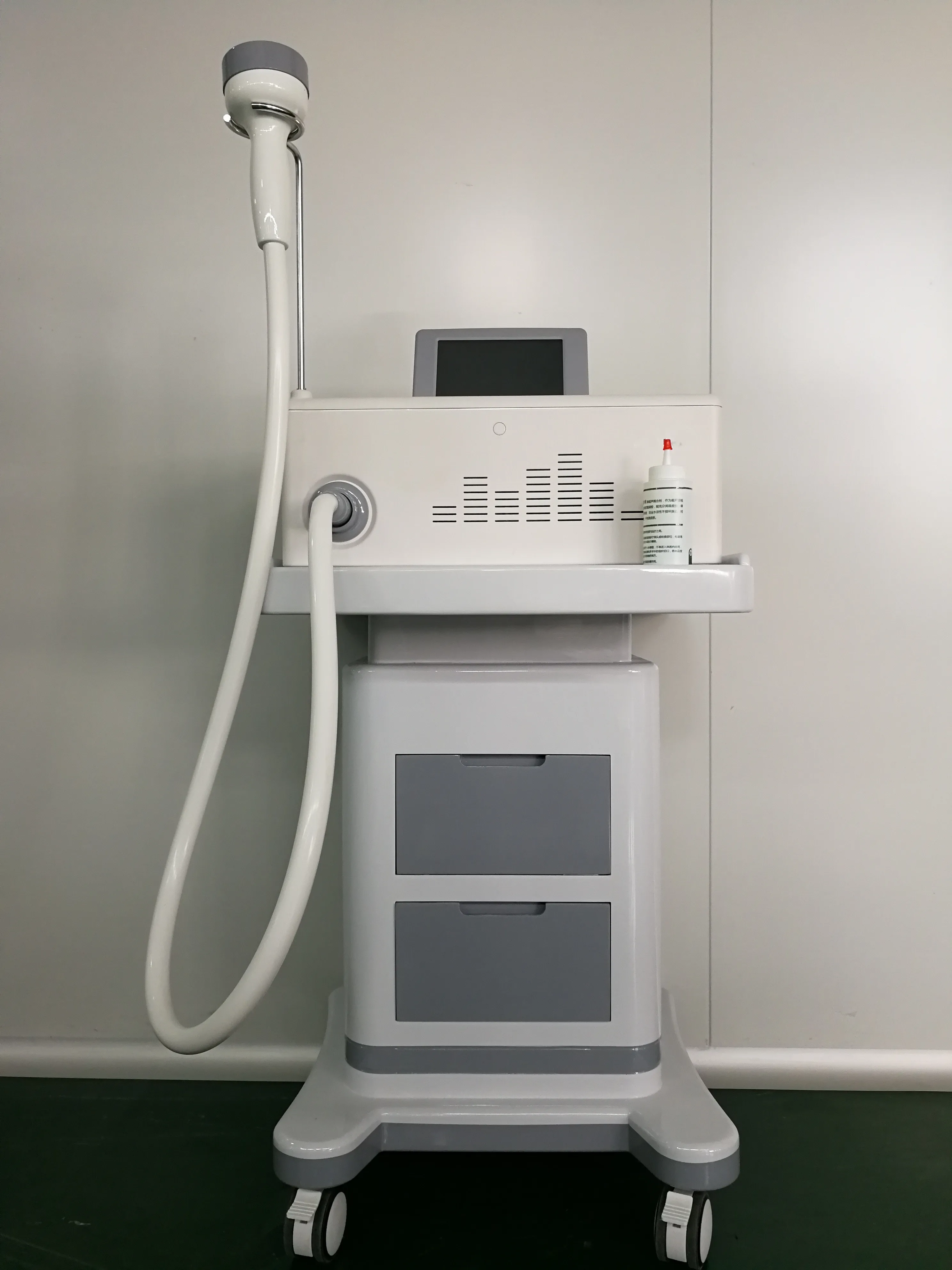 Рисунок 3 - Оборудование для физиотерапии ударно-волновой