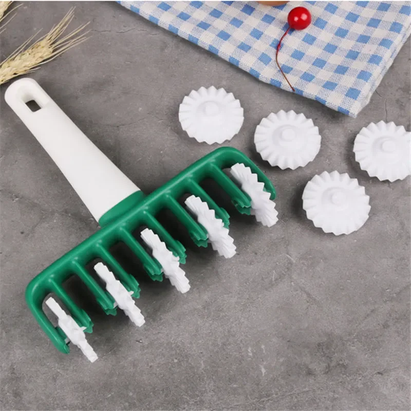 Baking tool dough cutter baking accessories pasta maker noodles cutter cookie pastry cutter manual roller blade noodle knife
