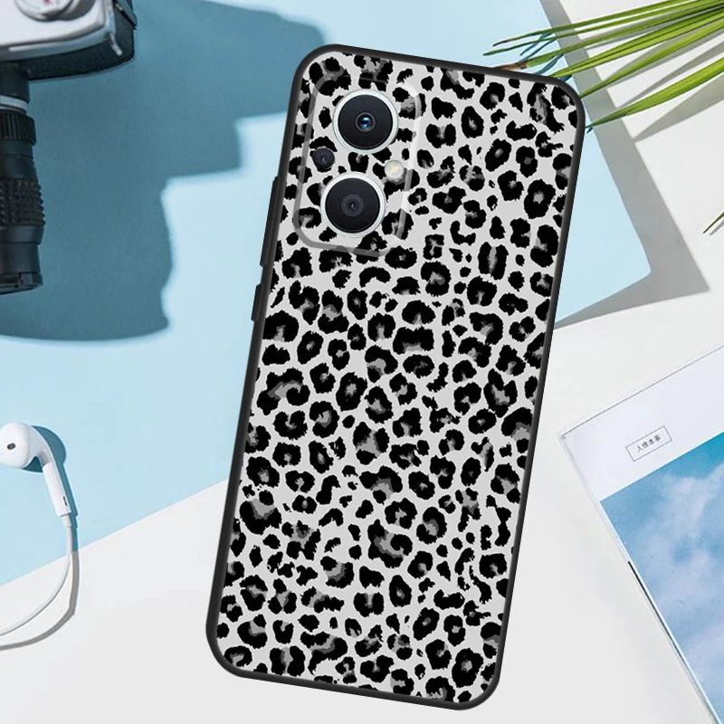 Leopard Print Phone Case - Stylish and Protective Cover