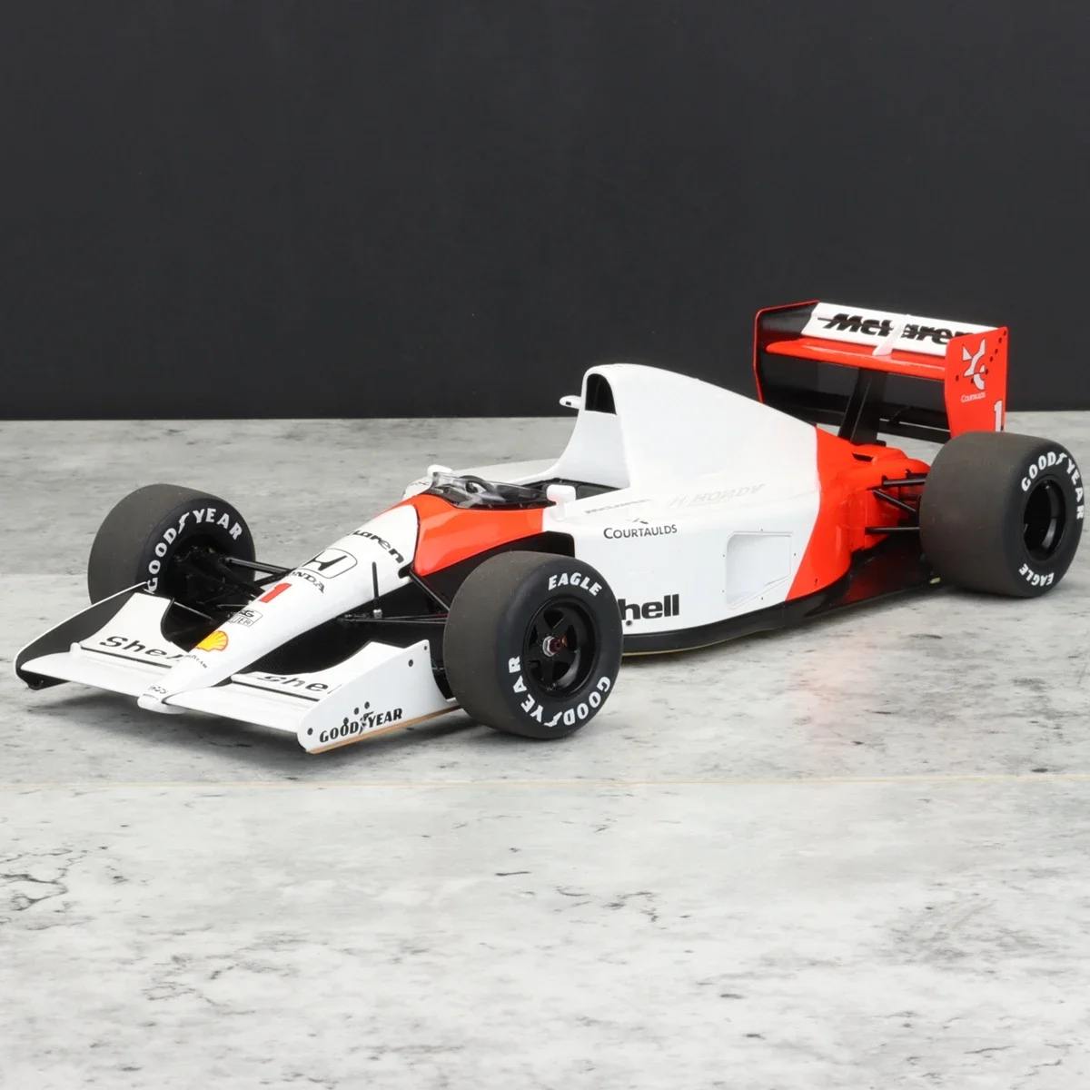 

Autoart 1:18 F1 MP4-6 Senna Japan Station Simulation Limited Edition All Open Alloy Metal Static Car Model Toy Gift