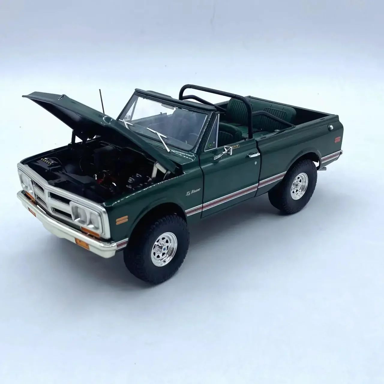 1:18 Scale 1970 Chevrolet K5 Blazer Alloy Simulation Die
