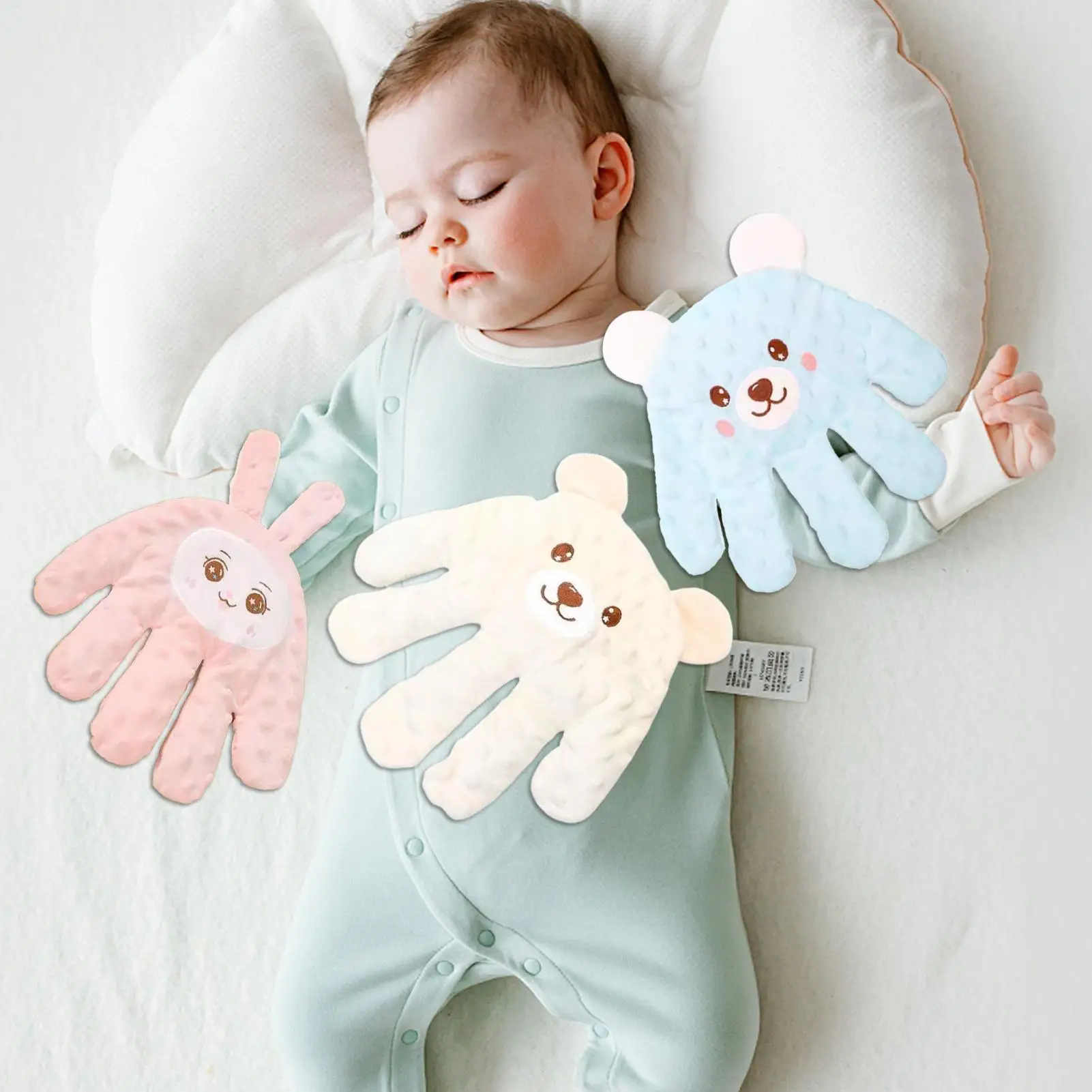 main-tapoter-bebe-trois-coloris-lapin-ours-bleu-rose-beige